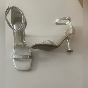 MARC FISHER SILVER LOW HEELS